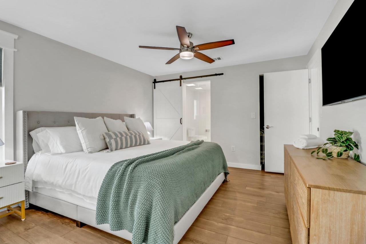 Pool Near Downtown, 5th Ave, Beaches & Pier * North Naples